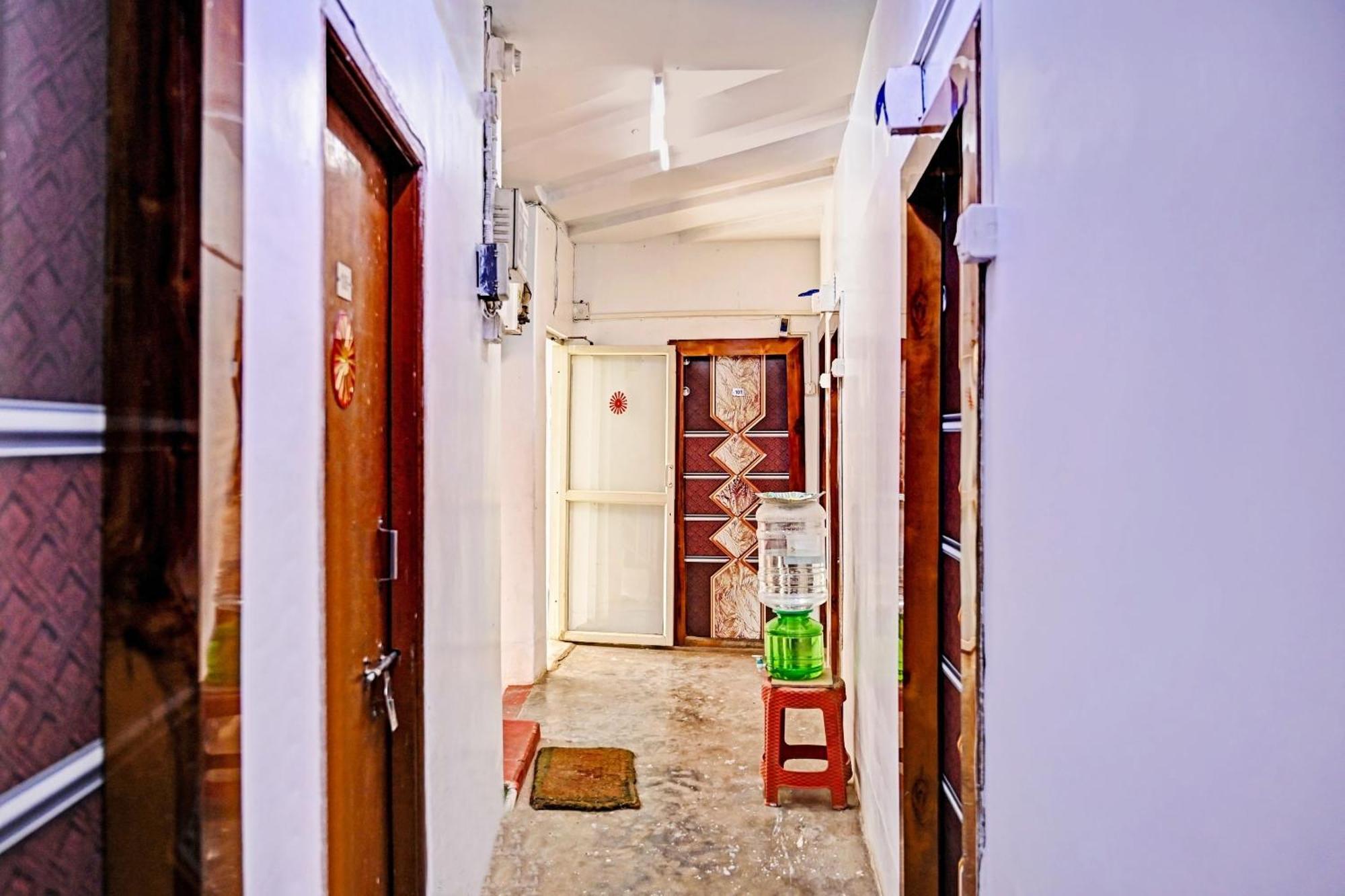 כלכותה Hotel O Om Shanti Inn מראה חיצוני תמונה